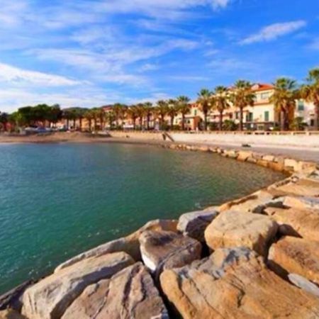 Appartamento 50 Mt Mare Con Parcheggio Riservato Рива Лигуре Екстериор снимка